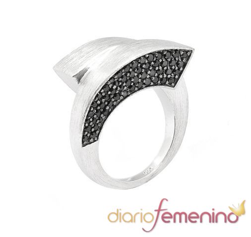 Anillo de la colección primavera/verano 2011 de LineArgent Anillo de la colección primavera/verano 2011 de LineArgent