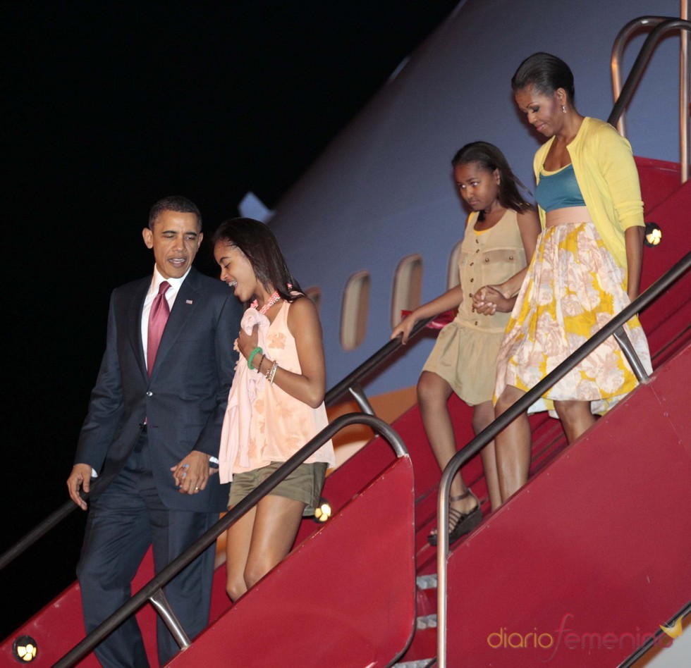 Barack Obama, Michelle Obama y sus hijas, a su llegada a Río de Janeiro