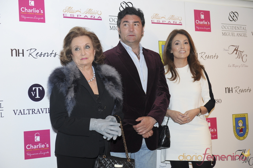 Rafi Camino y su familia en los premios AMC 'La Mujer y el Vino'