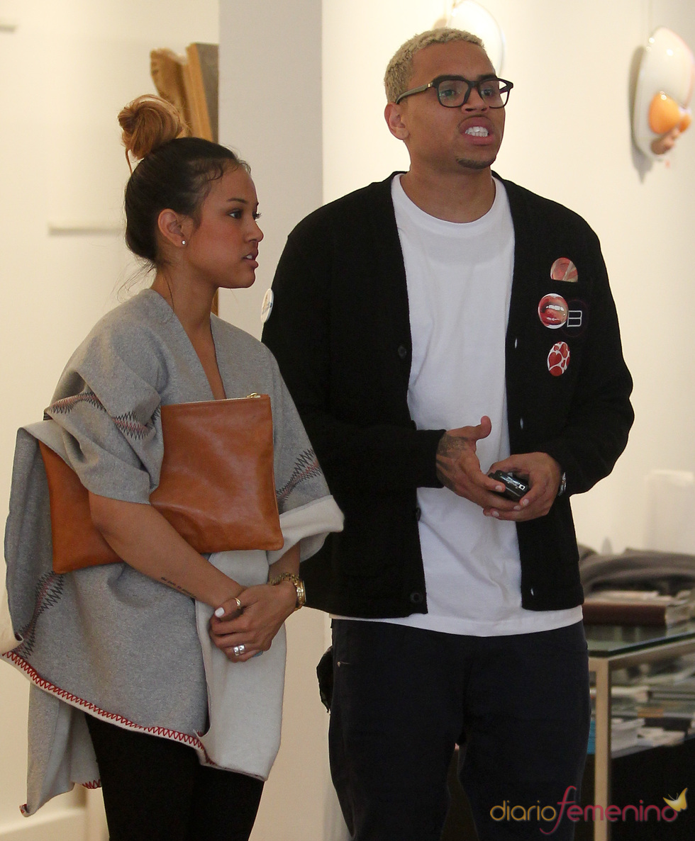 Chris Brown pasea por Nueva York junto a su nuevo amor