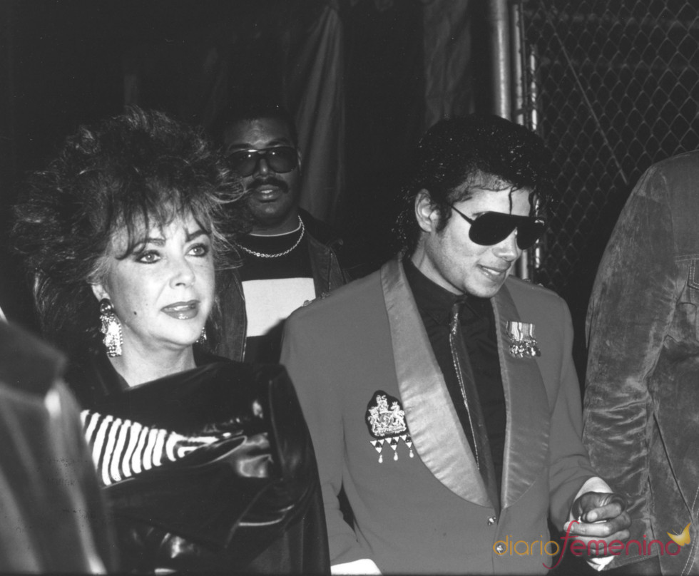 Elisabeth Taylor y Michael Jackson en la década de los 80