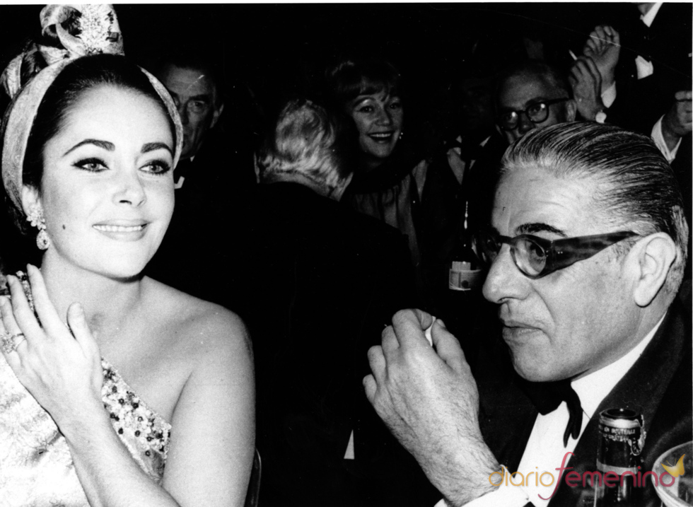 Elisabeth Taylor junto al magnate Onassis en 1964