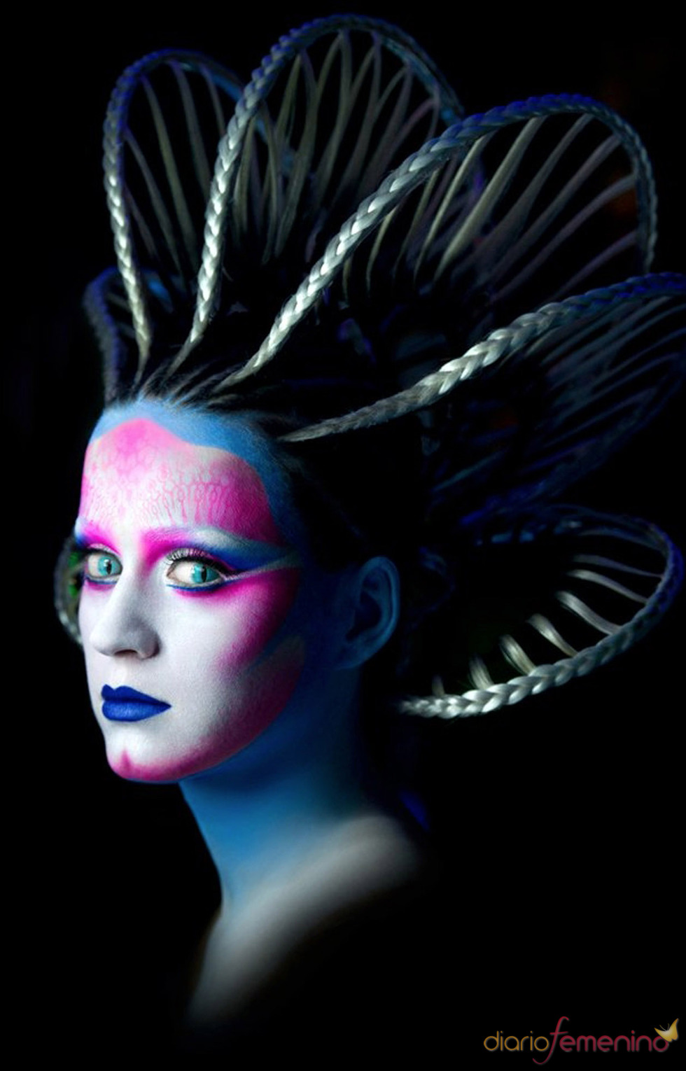 Katy Perry convertida en Alien para su single 'E.T.'