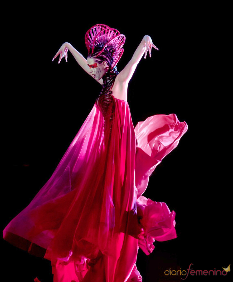 Katy Perry se transforma en Alien en su nuevo videoclip