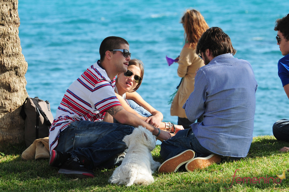 Ana Fernández, Luis Fernández y Fernando Tejero disfrutan del buen tiempo de Málaga