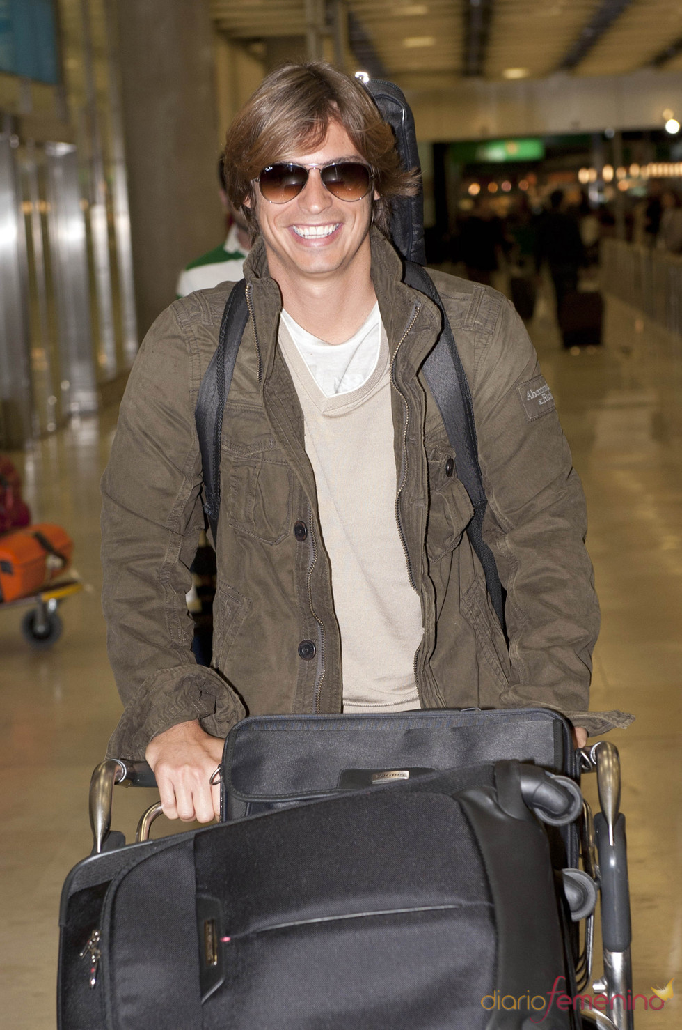 Carlos Baute aterriza en España para presentar 'Amartebien'