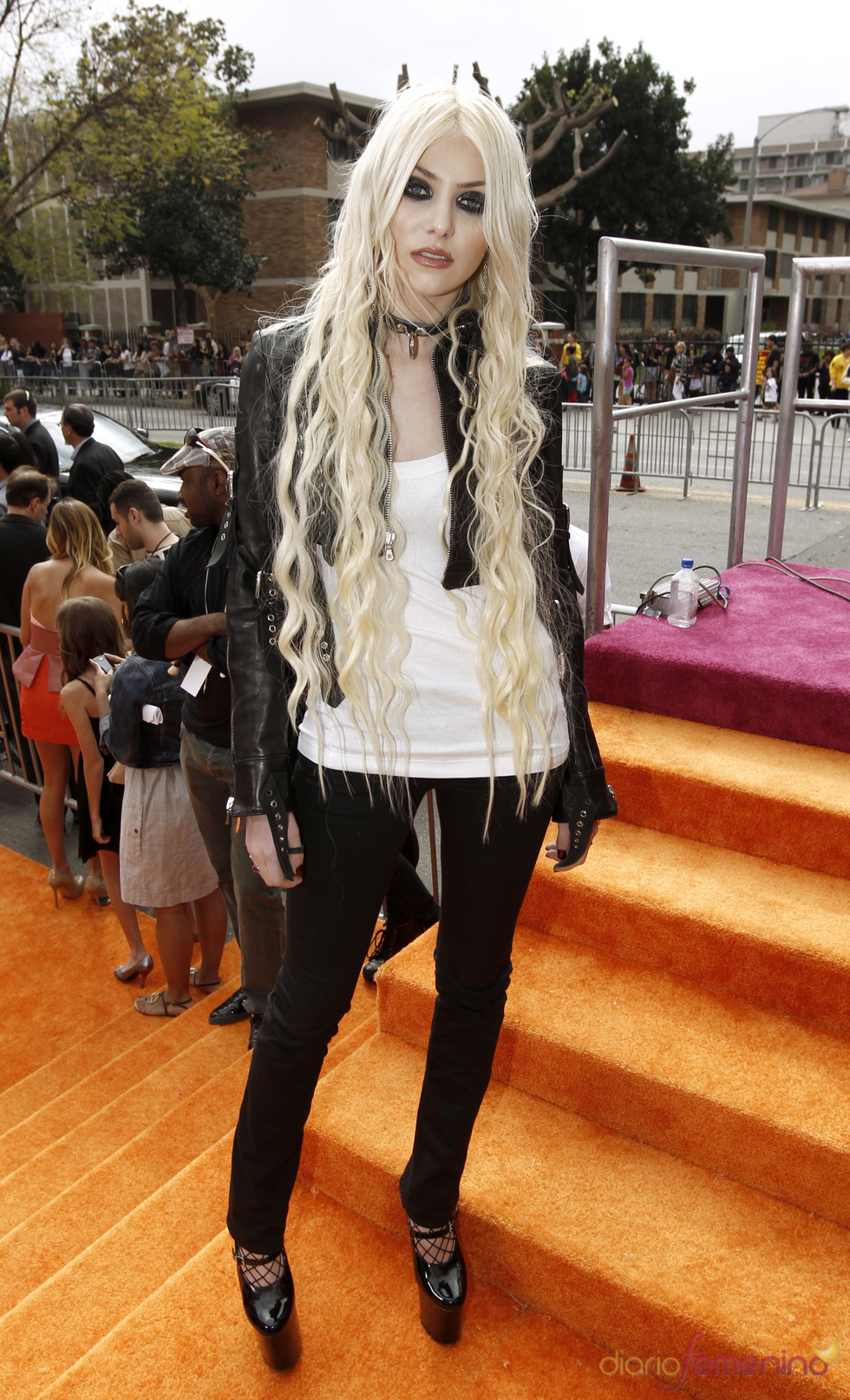 La cantante Taylor Momsen en la alfombra roja de los Kids' Choice Awards