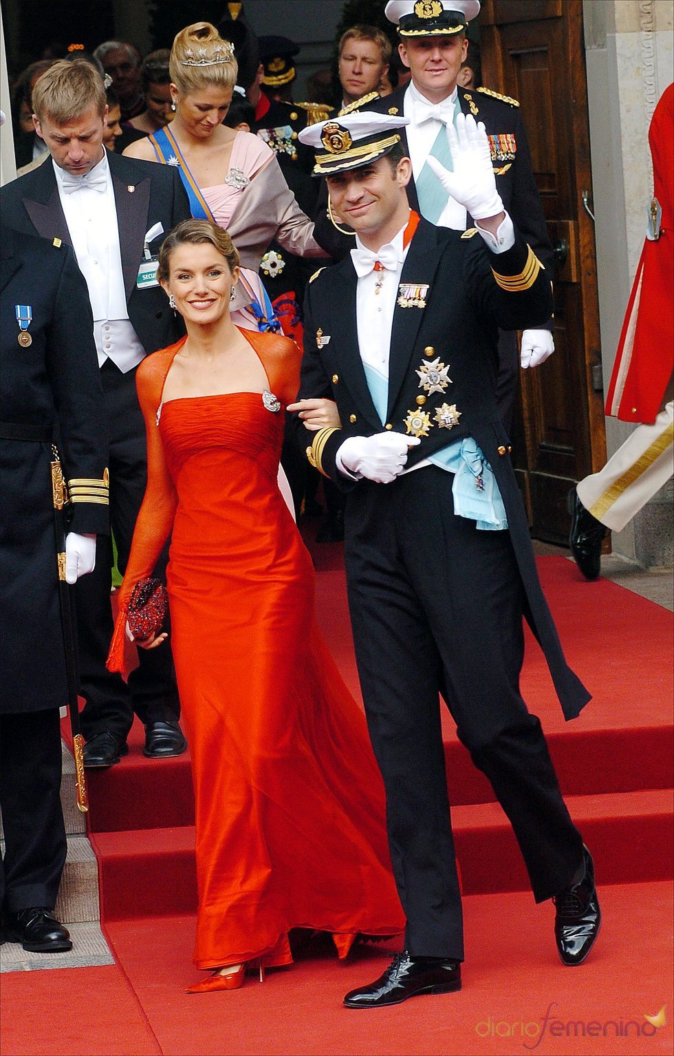 Letizia Ortiz de rojo en la boda del Príncipe de Dinamarca en 2004