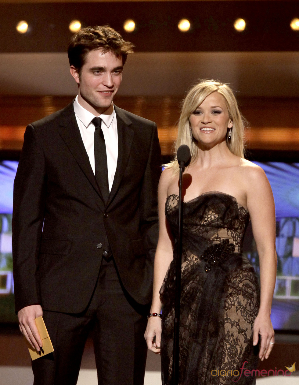 Robert Pattinson y Reese Witherspoon en los Premios de la Academia de Country 2011