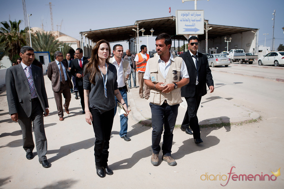 Angelina Jolie visita un campo de refugiados libios en Túnez