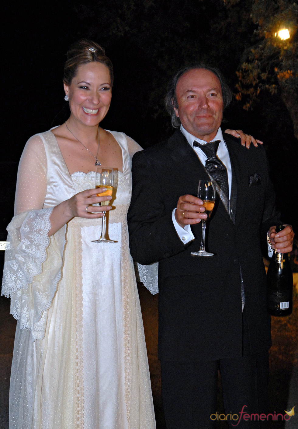 Chayo Mohedano con su padre Amador durante la noche de su boda