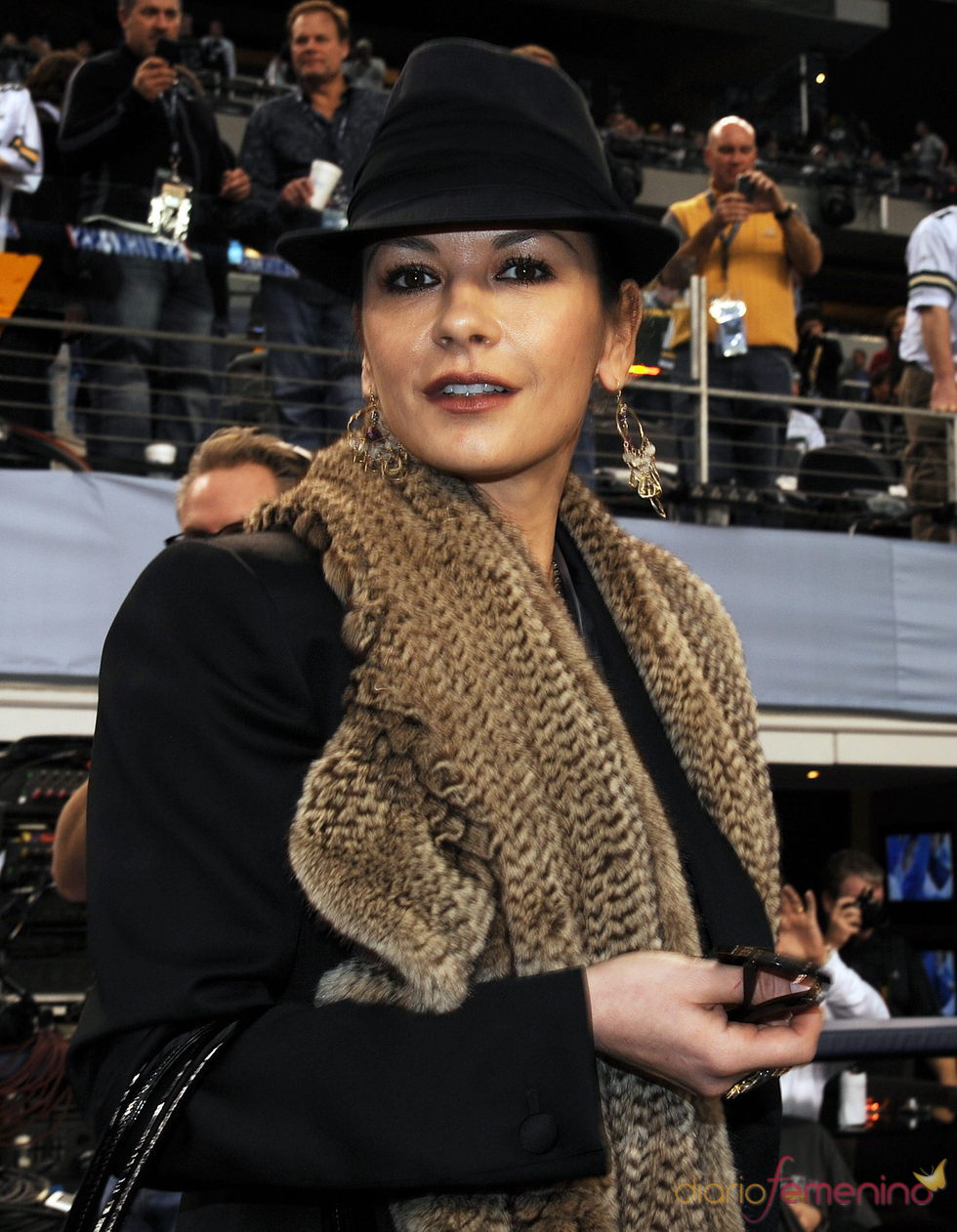 Catherine Zeta-Jones ingresa en un centro psiquiátrico