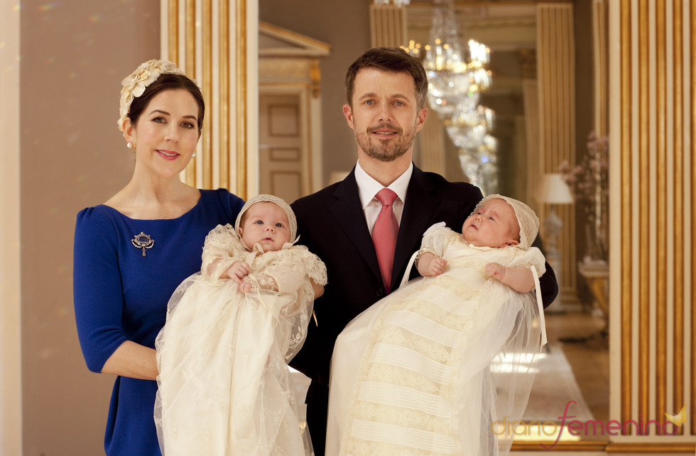 Foto oficial del bautizo de los mellizos de Mary Donaldson y Federico de Dinamarca