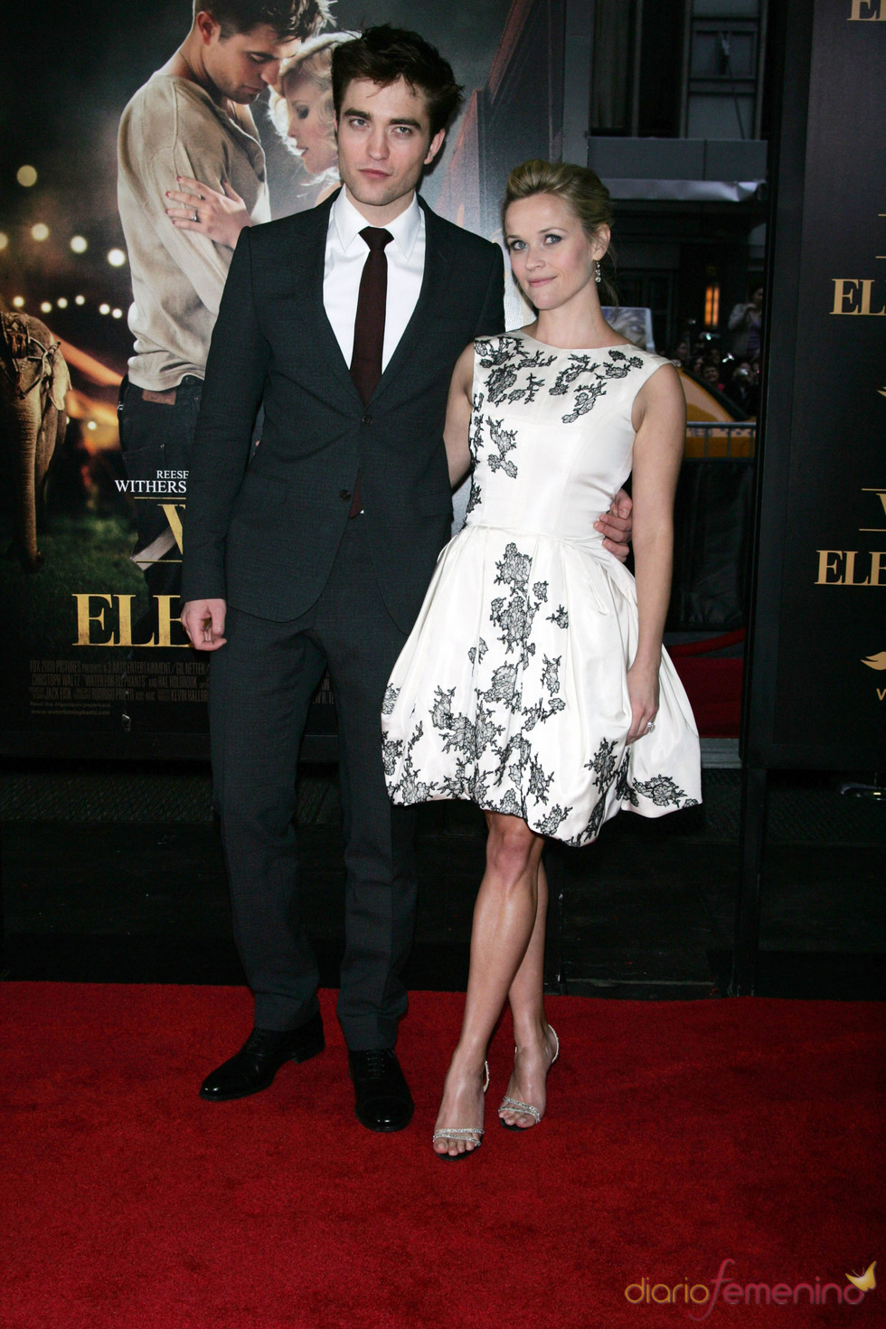 Robert Pattinson y Reese Whiterspoon en el estreno de 'Agua para elefantes' en Nueva York