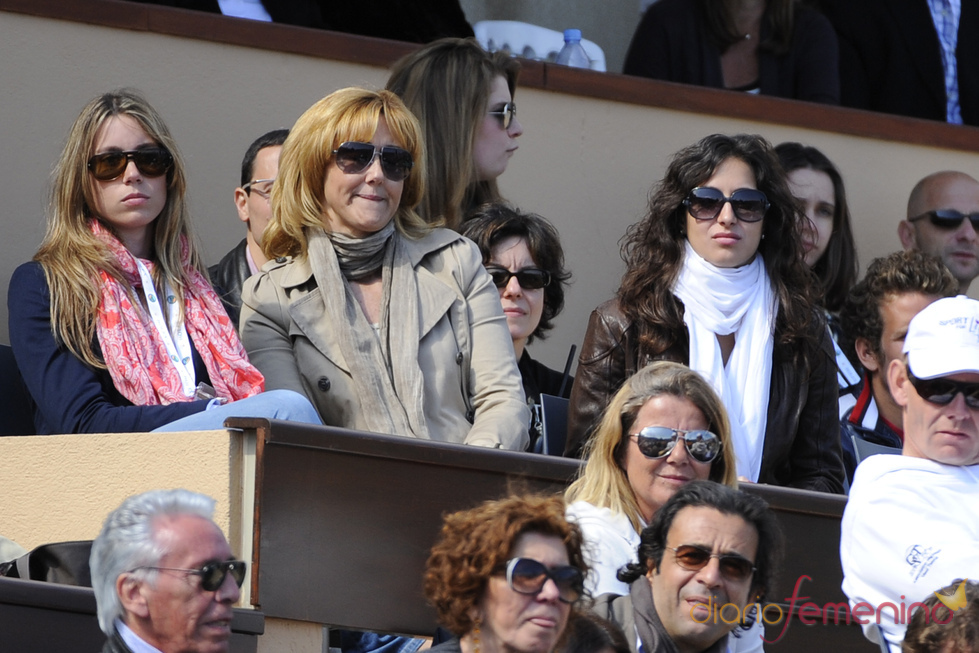 Xisca Perelló, novia de Rafa Nadal, con su madre y hermana