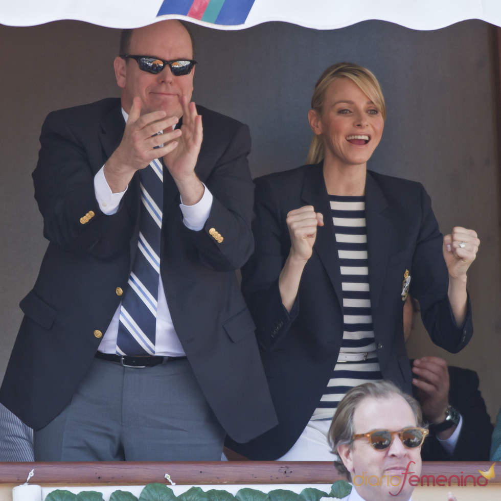 Alberto de Mónaco y su prometida Charlene Wittstock ven la final de Montecarlo