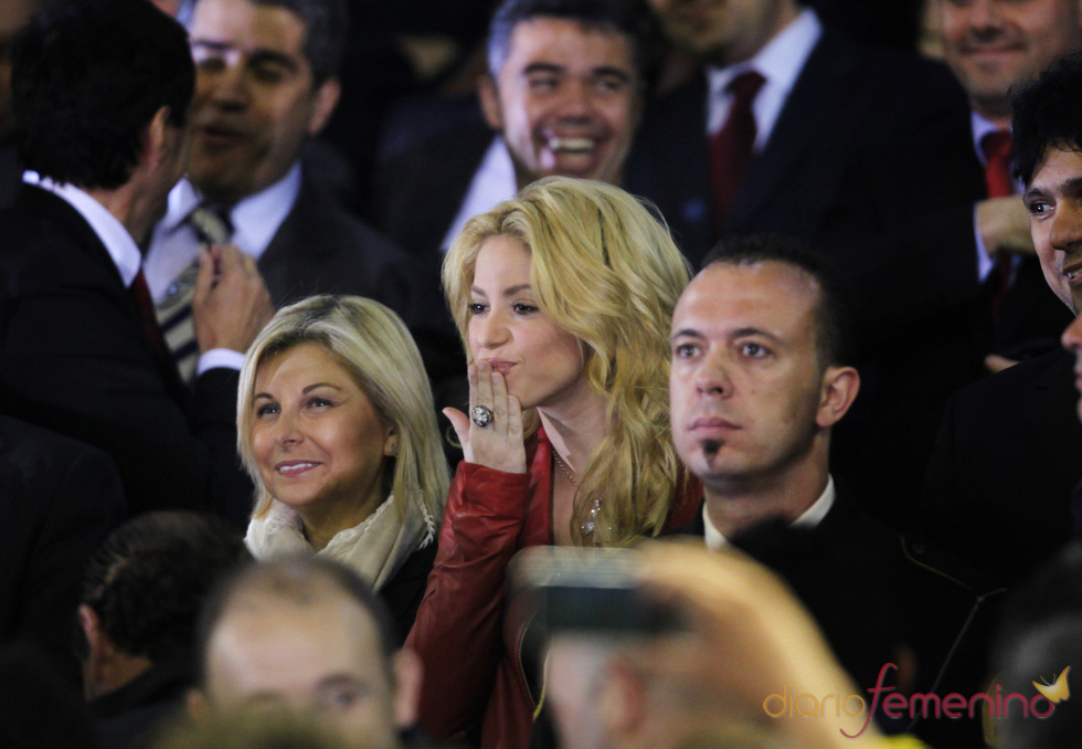 Shakira vive el Madrid-Barça desde Mestalla