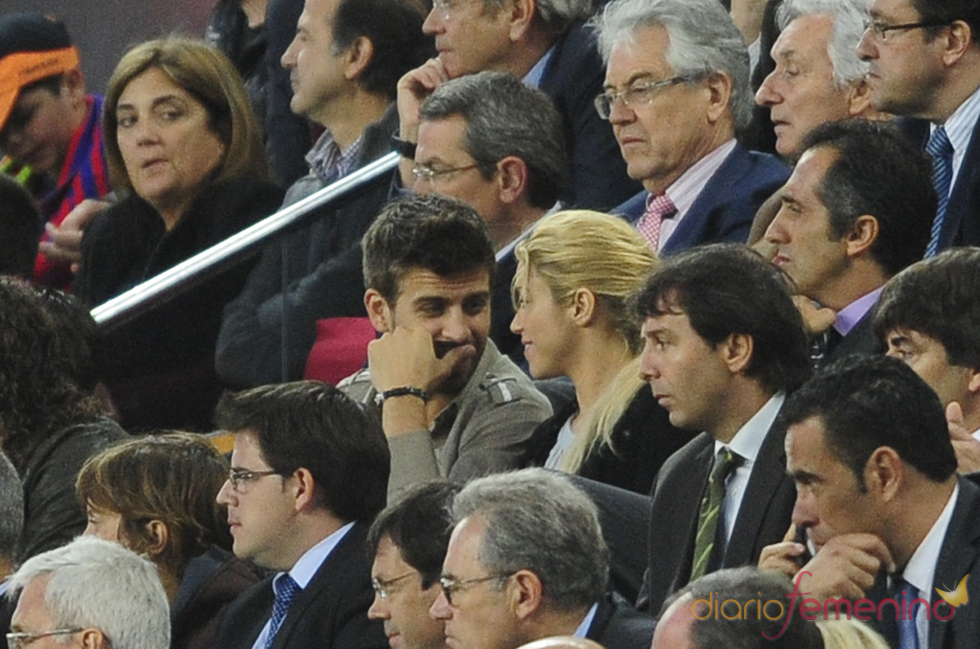 Shakira y Gerard Piqué ven el partido del Barça en el palco