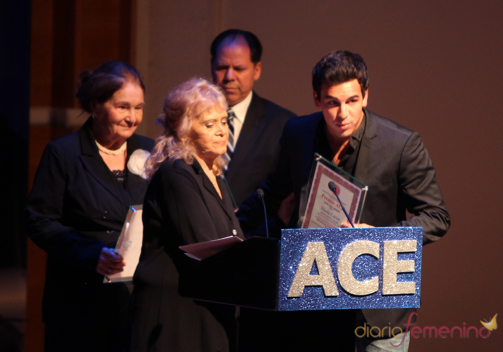 Mario Casas recoge su premio Latin ACE 2011