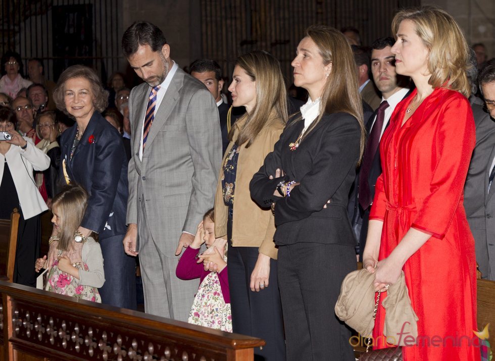La Familia Real casi al completo en la misa de Domingo de Resurrección