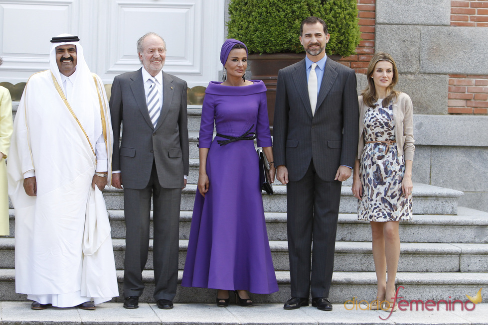 El emir de Qatar Hamad Bin Jalifa Al-Thani y la jequesa Mozah Bint Nasser con la Familia Real Española