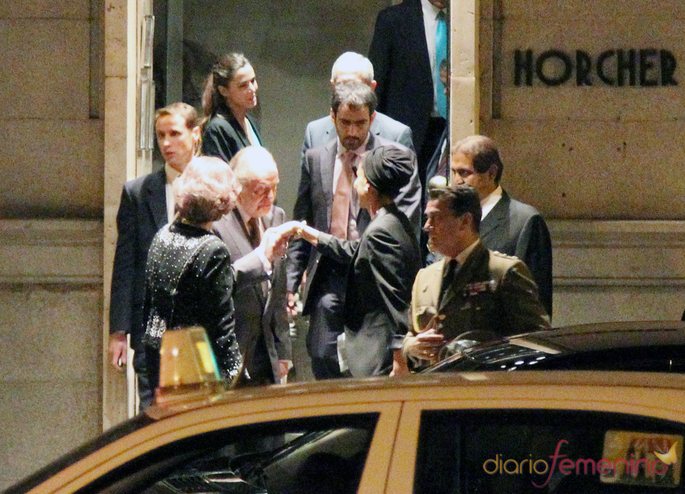 Los Reyes se despiden del emir de Qatar y su mujer tras una cena informal