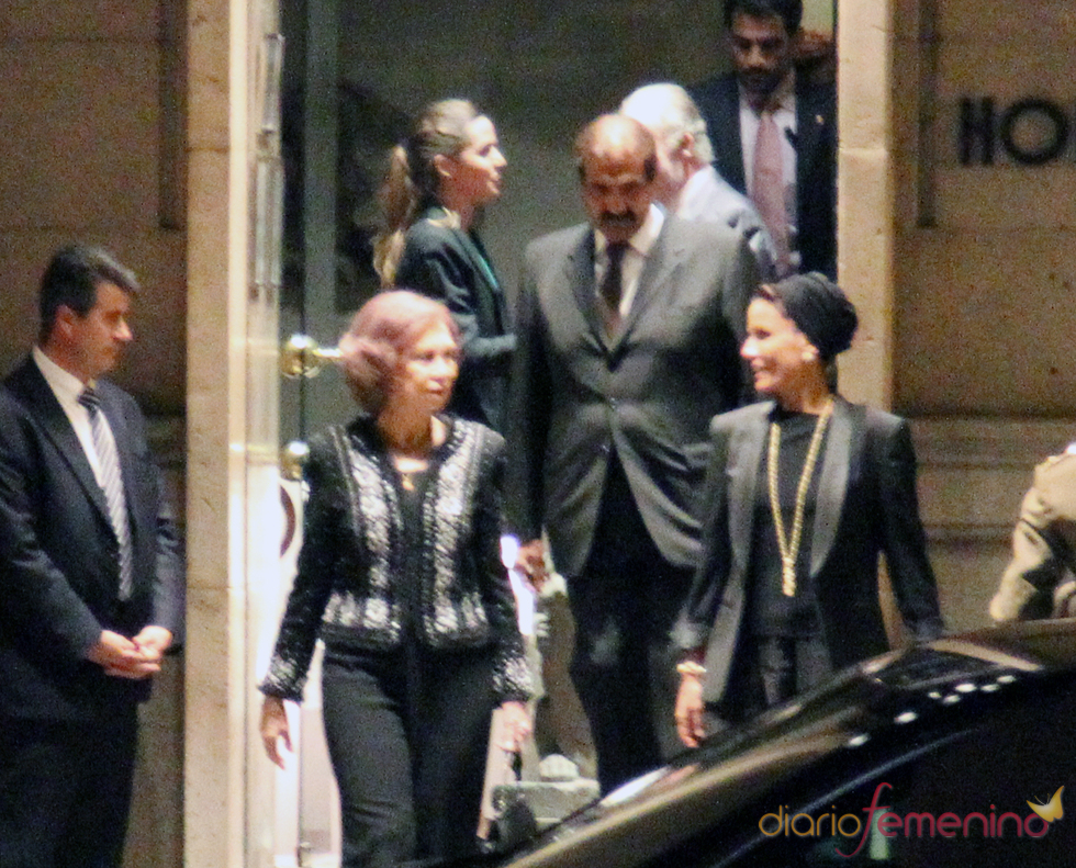 La Reina Sofía y Mozah de Qatar, 'look total black' en una cena informal