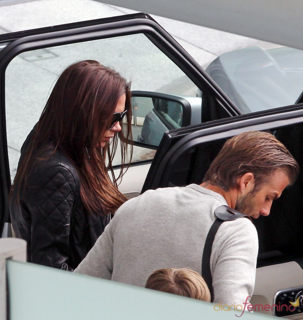 David y Victoria Beckham llegan a Londres para la Boda Real