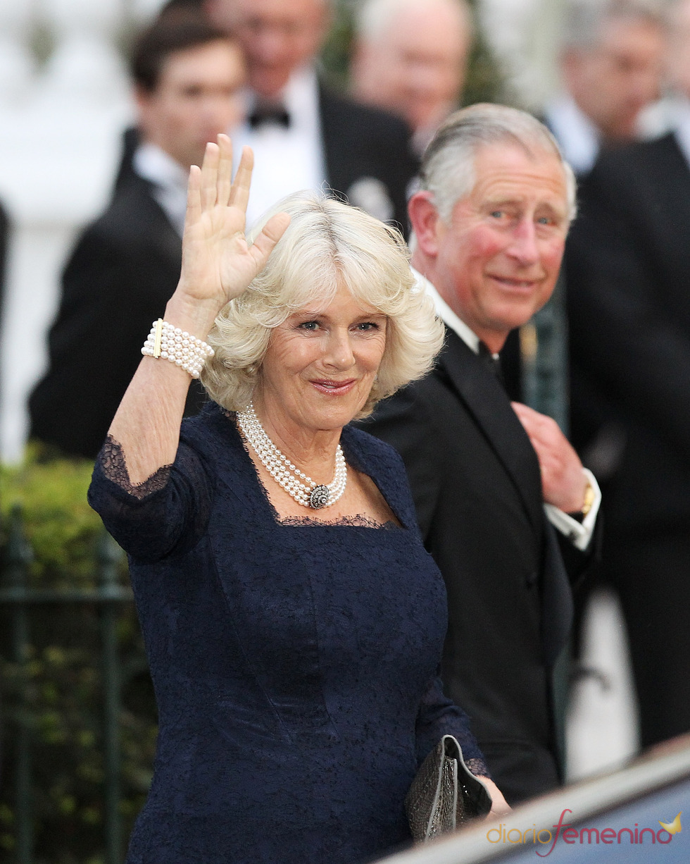 Carlos de Inglaterra y Camilla Parker Bowles llegan a la cena pre-boda real de Inglaterra