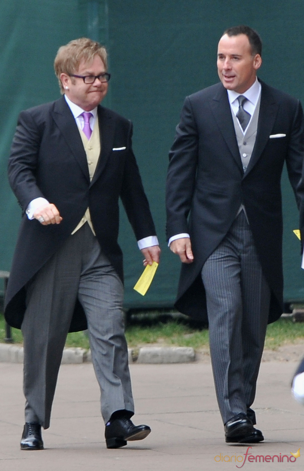 Elton John y su marido David Furnish a su llegada a la Abadía de Westminster