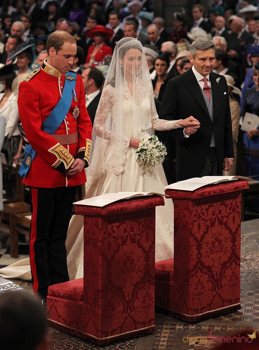 El Príncipe Guillermo y Kate Middleton en el altar