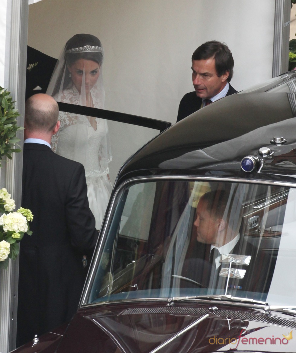 Kate Middleton con cara de circunstancia a la salida del hotel The Goring