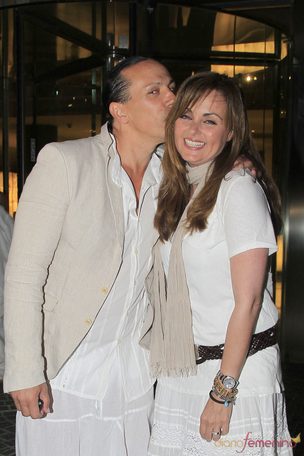 Carmen Morales y Luis Guerra ofrece una fiesta ibicenca antes de su boda