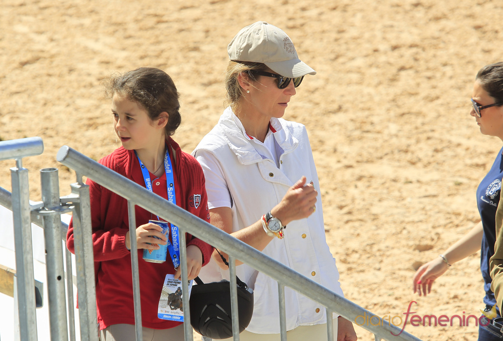 La Infanta Elena y Victoria Federica en la hípica
