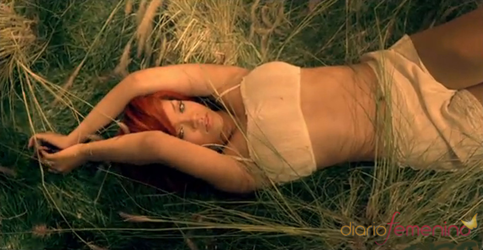 Rihanna, todo sensualidad en su nuevo videoclip 'California King Bed'