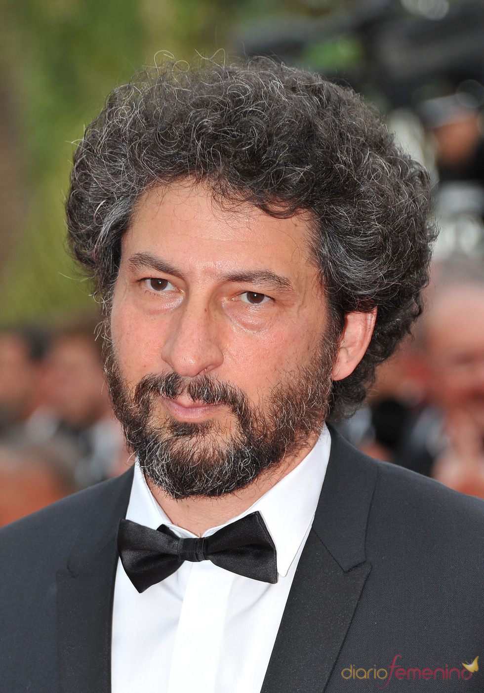 Radu Mihaileanu posa en la alfombra roja del Festival de Cine de Cannes 2011
