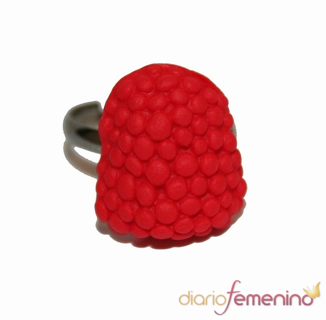 Anillo de mora roja de la colección 'sweet' de Abataba 2011 Anillo de mora roja de la colección 'sweet' de Abataba 2011