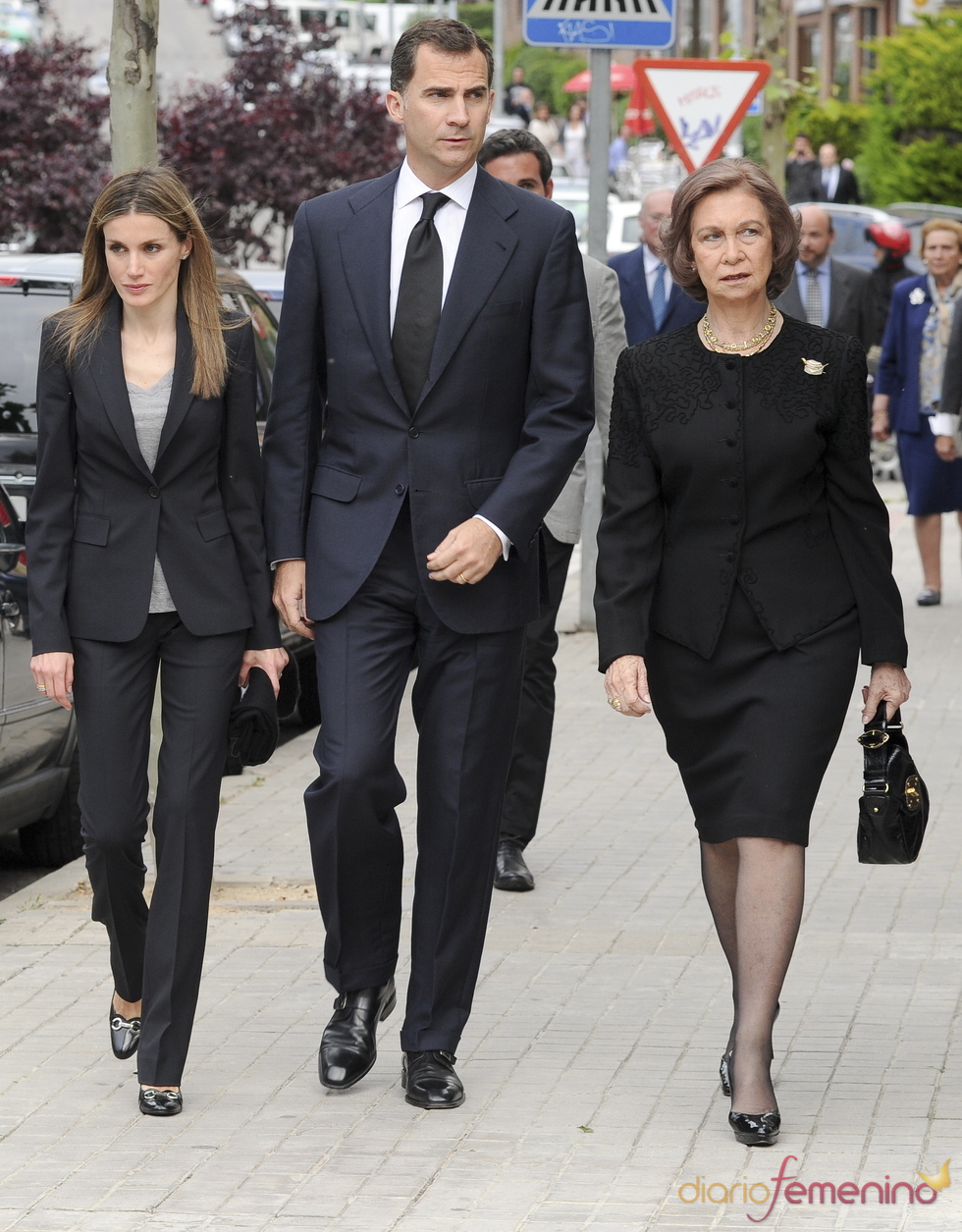 Los Príncipes Felipe y Letizia y la Reina Sofía en el funeral de Fernando Moreno de Borbón