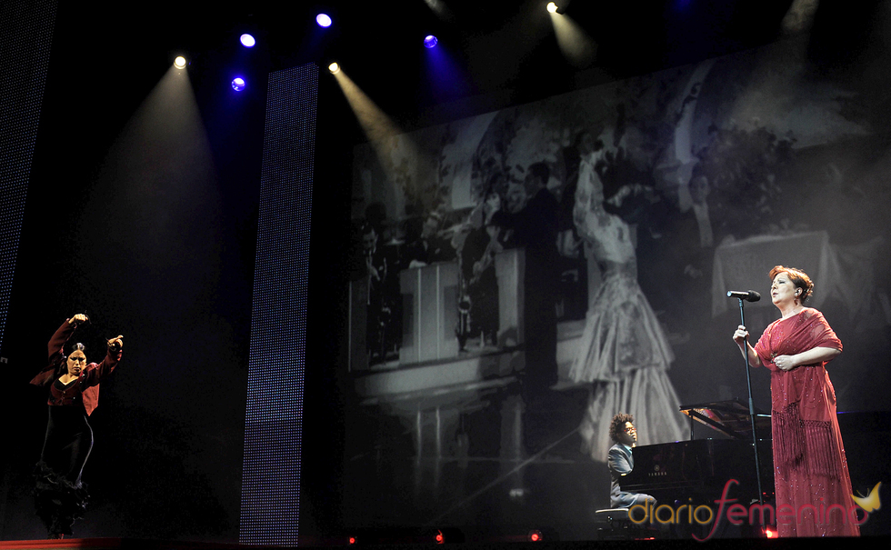 Carmen Linares canta en la gala de los Premios de la Música 2011