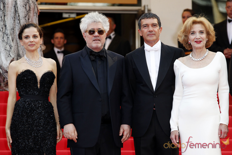 Elena Anaya, Pedro Almodóvar, Antonio Banderas y Marisa Paredes presentan 'La piel que habito' en Cannes