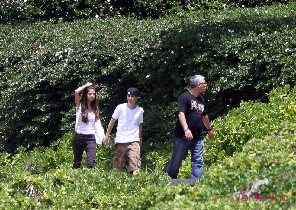 Justin Bieber y Selena Gomez pasean por Hawai