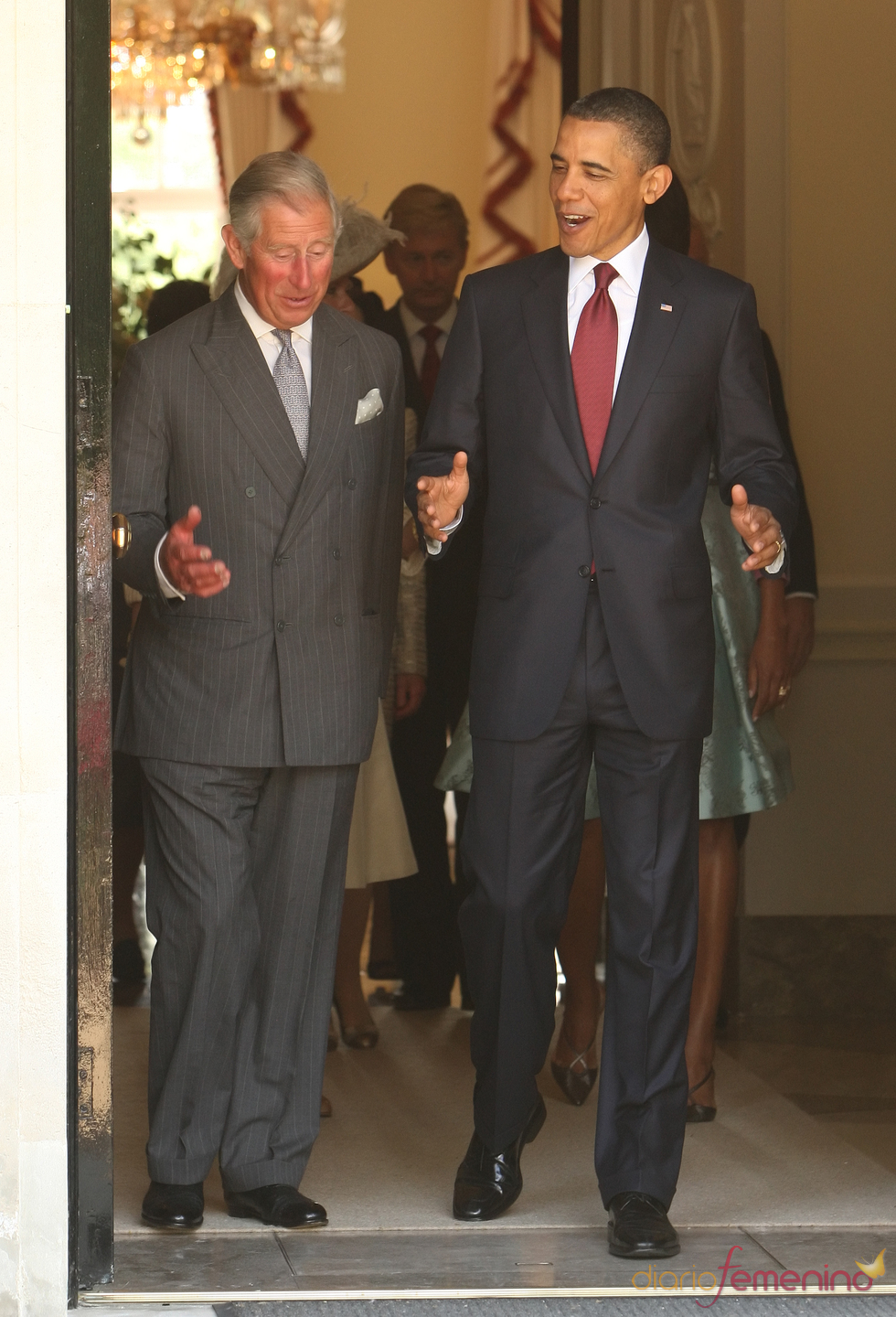 Barack Obama charla con Carlos de Inglaterra durante su visita a Londres