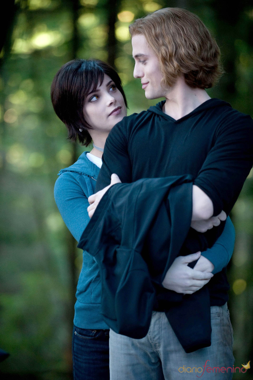 Ashley Greene y Jackson Rathbone en un fotograma de 'Eclipse'