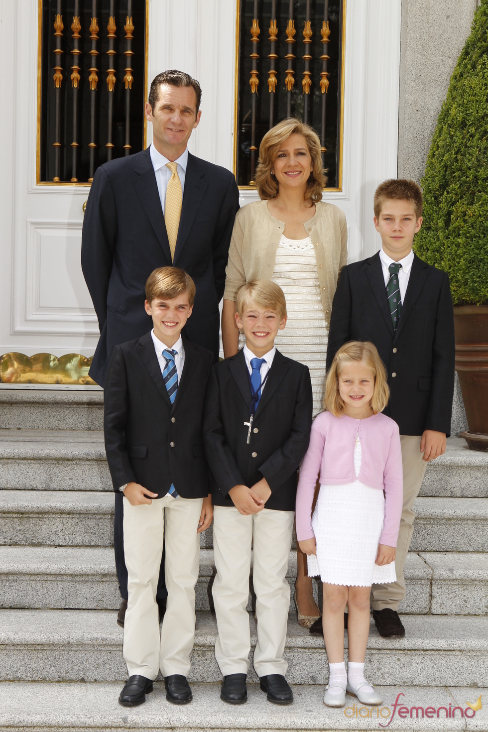 Miguel Urdangarín con sus hermanos y sus padres, Iñaki Urdangarín y la infanta Cristina