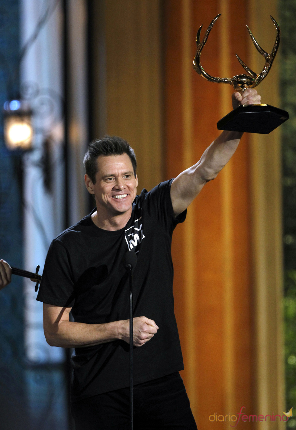 Jim Carrey recoge su premio en la gala de los 'Spike TV's Guys Choice Awards'