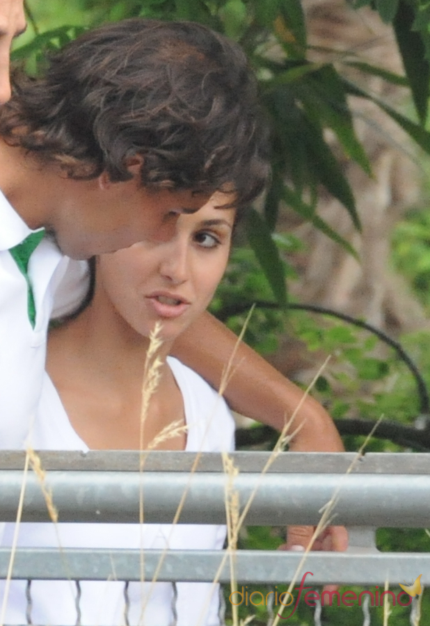 Rafa Nadal celebra su triunfo con su novia Xisca Perello en Disneyland Paris