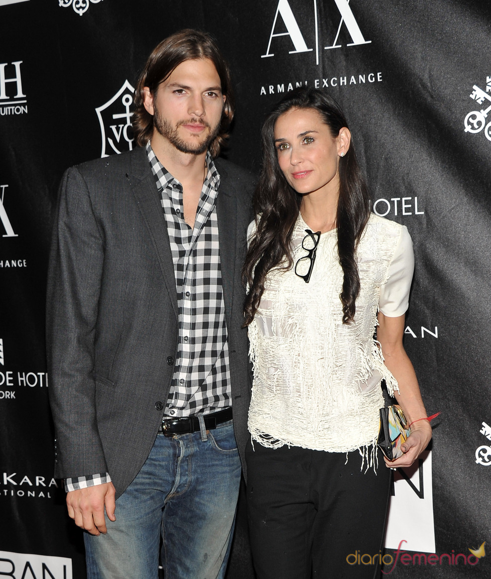 Ashton Kutcher y Demi Moore en los Premios Urban Zen Stephan Weiss Apple