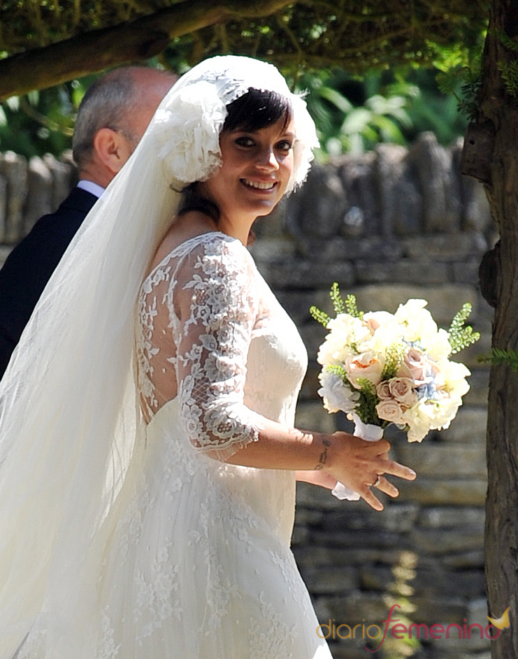 Lily Allen presume de barriguita de embarzada en el día de su boda