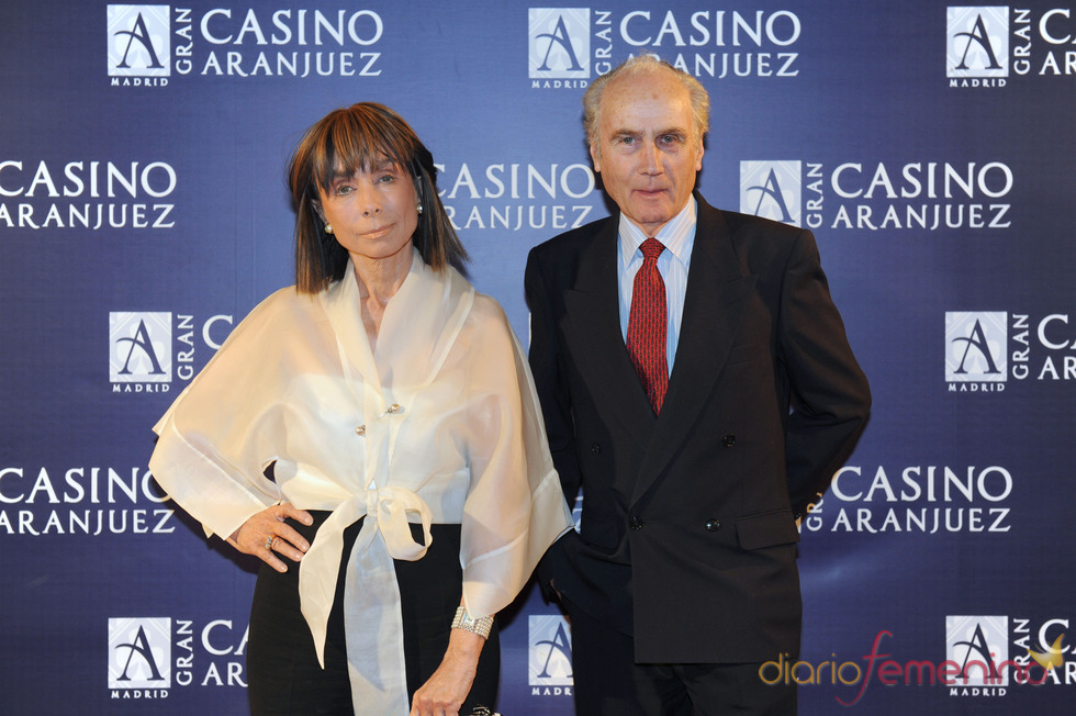 Paloma Segrelles madre, y su marido en el concierto de Isabel Pantoja