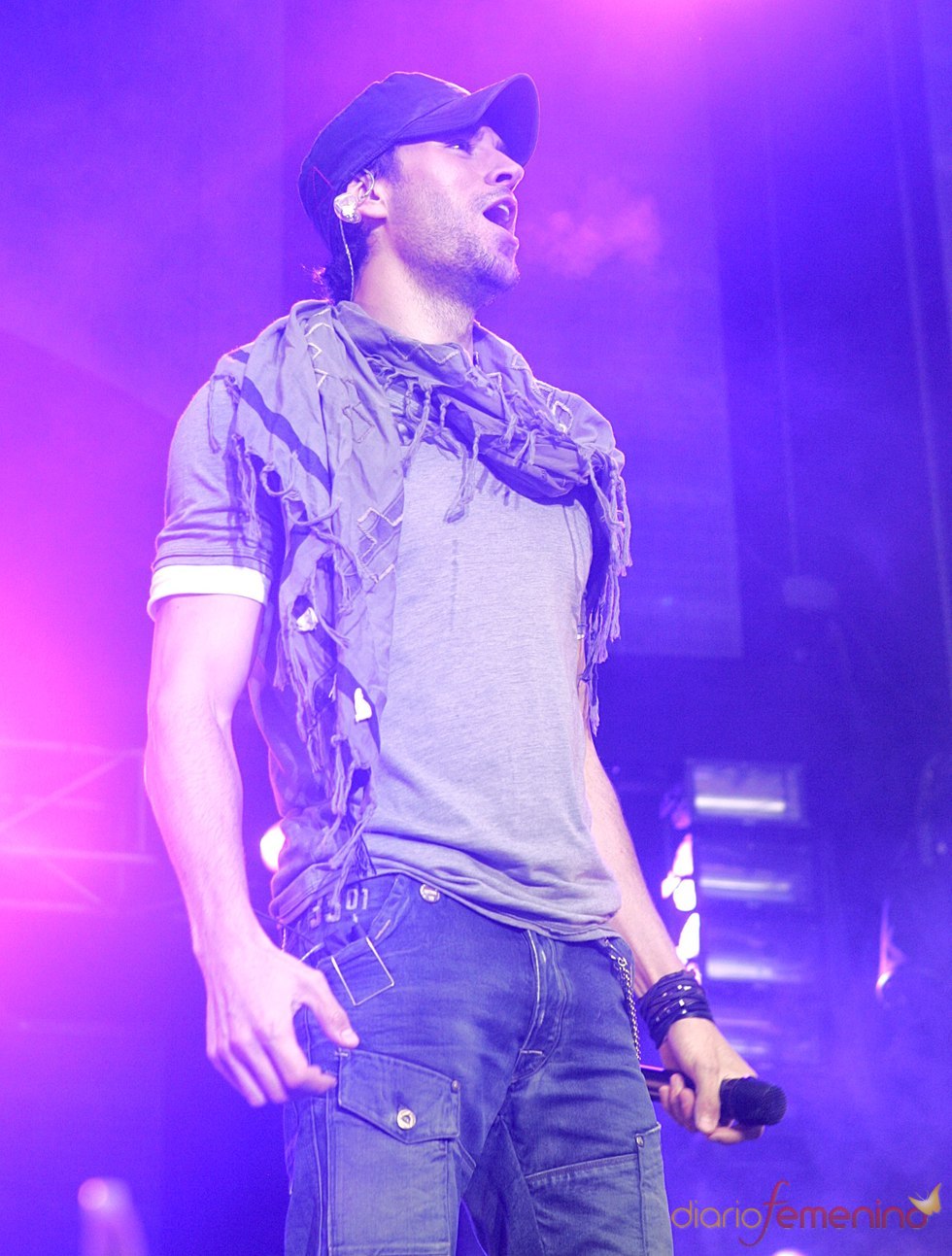 Enrique Iglesias durante su actuación en el Summertime Ball 2011